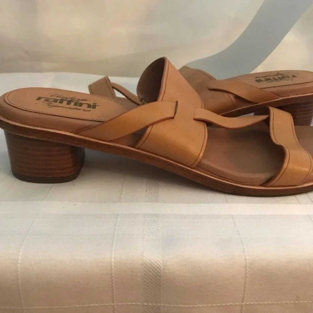 ⭐️Raffini Leather Sandals sz 10, 1.5” heel EUC